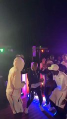 Quand #thierryhenry et l’ #equipedefrance #olympique fêtent la #medaille d’argent sur #premiergaou de #magicsystem #danseurs