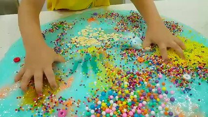 Chris bermain dengan teman - Petualangan anak-anak yang lucu dan permainan luar ruangan!