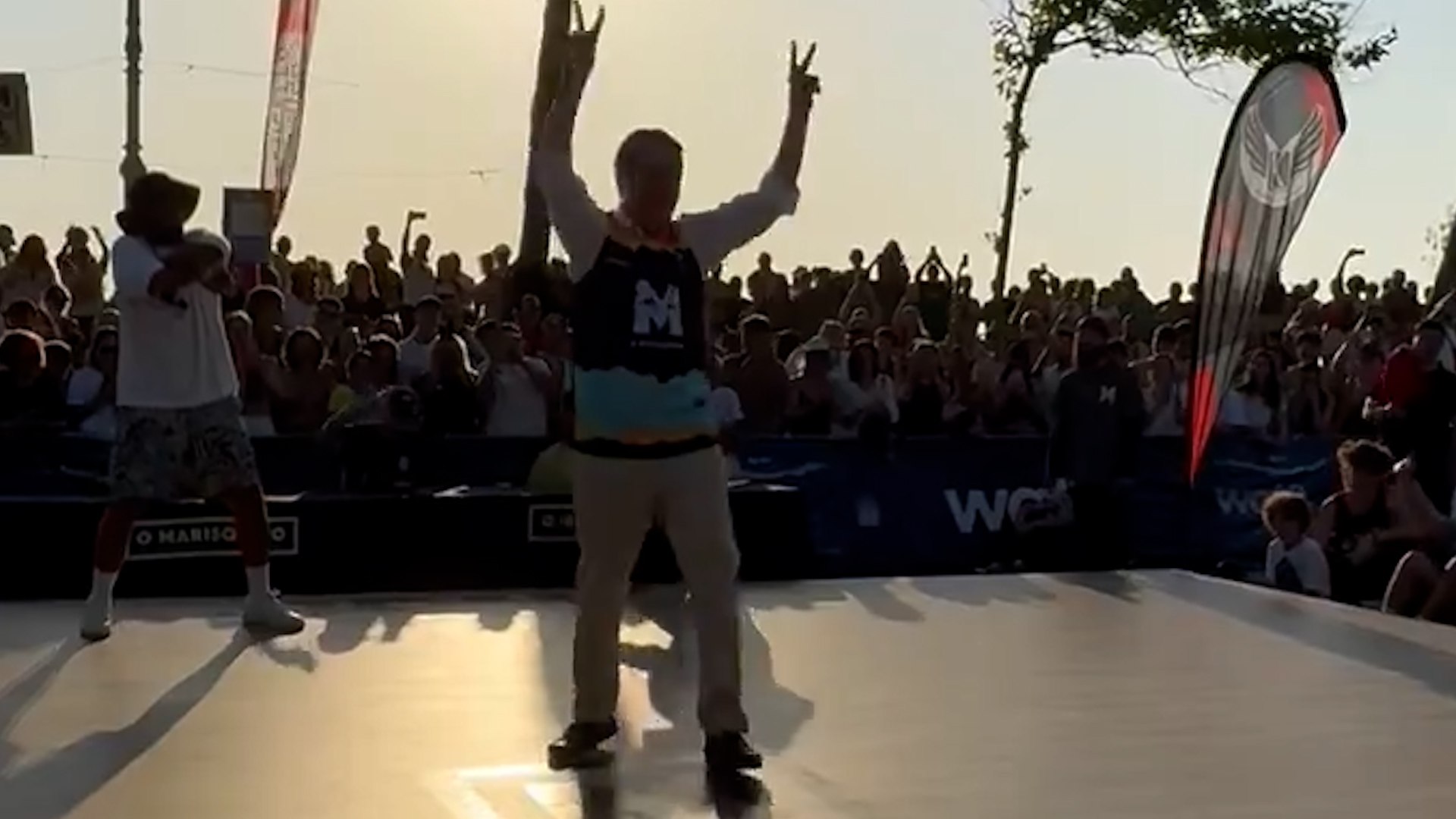 Abel Caballero vuelve a subir un v�deo en el que baila y se mueve al ritmo del rap ante cientos de asistentes