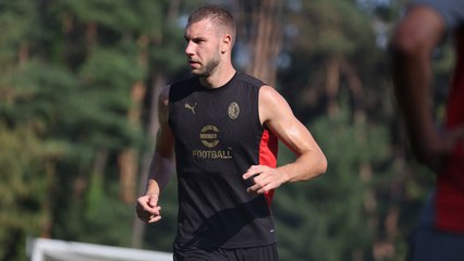 下载视频: Milanello: il primo allenamento di Morata e Pavlović