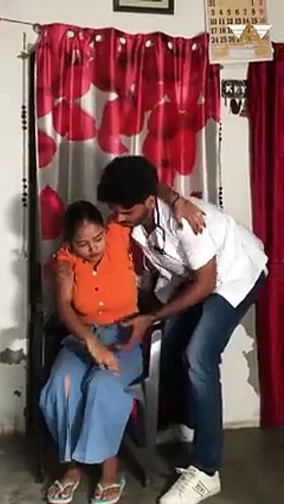 डॉक्टर ने उठाया मदद करने के बहाने मकान बहु को ब्लैकमेल कर ससुर ने किया उसका शोषण | Sasur Ji आज कल बड़े naughty हो रहे हो | Tharki Sasur Ji | Hindi Web Series | #hindi #ullu #webseries  sasur aur bahu