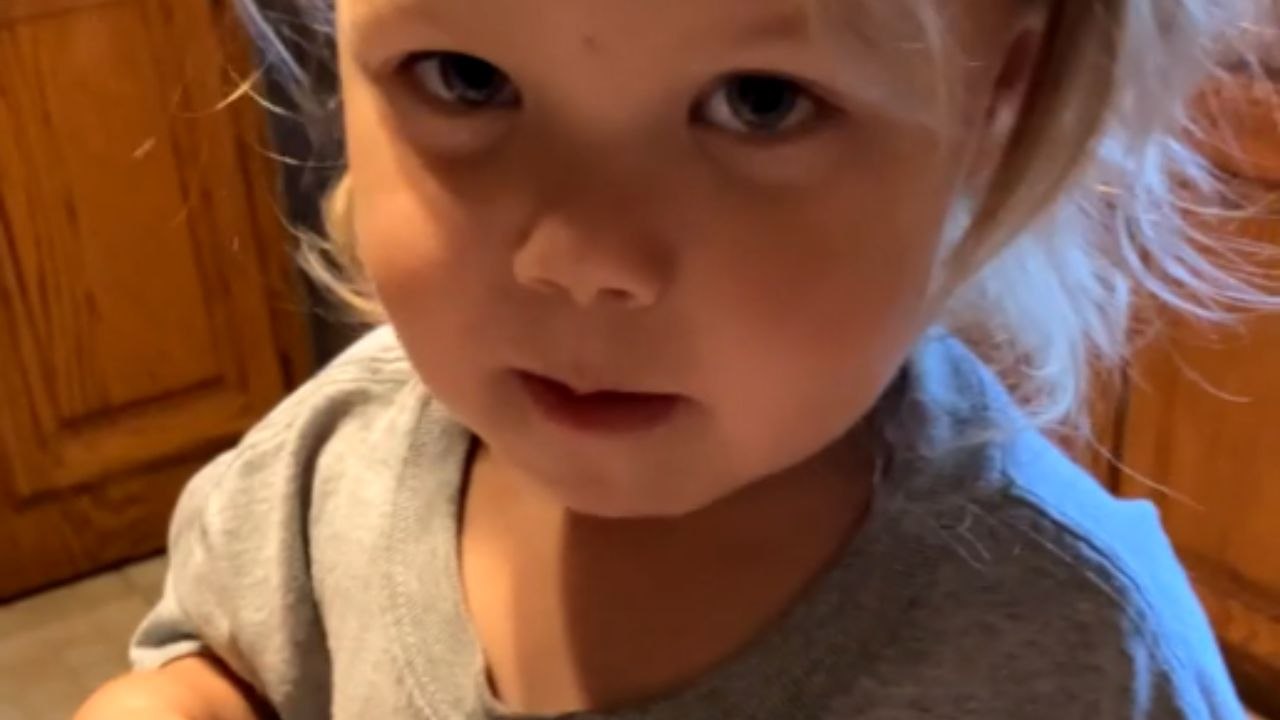 Mom loves how her adorable daughter pronounces Coca-Cola *HEARTWARMING!*