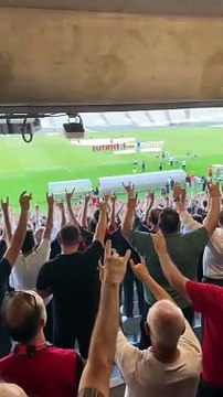 Karagümrük taraftarları, Amedspor karşılaşması öncesinde İstiklal Marşı okunurken bozkurt yaptı