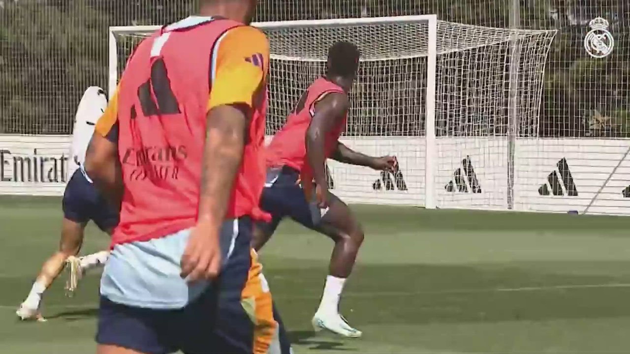 Vinicius Jr. shines bright: unstoppable slalom stuns at Real Madrid training
