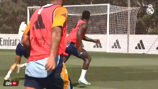 El jugadón de Vinicius Jr en el entrenamiento del Real Madrid