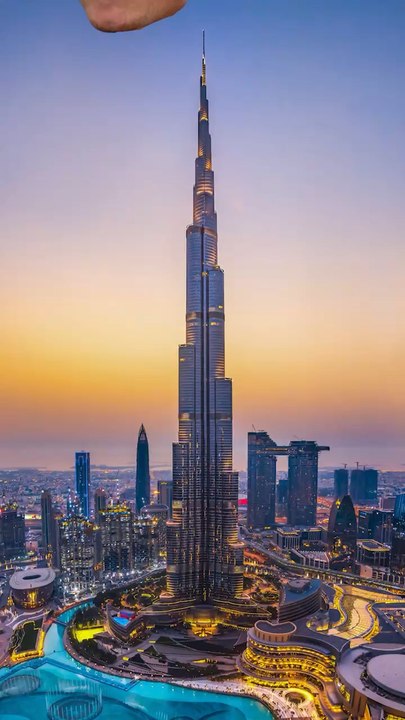 Combien de Manches à Ballai d’AD LAURENT pour atteindre le sommet du Burj Khalifa ?