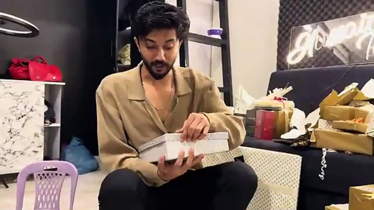 Wait_What____26_Gifts_Ki_Unboxing_