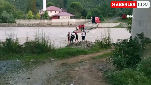 Derenin karşısına geçmek isteyen imamın imdadına belediye ekipleri yetişti