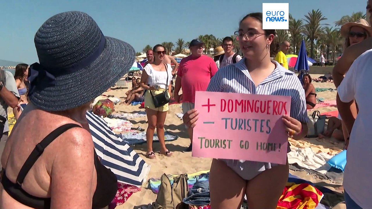 Demonstrators in Mallorca protest high costs of housing and saturated public services
