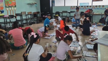 Niños se benefician de talleres de pintura en Coclé