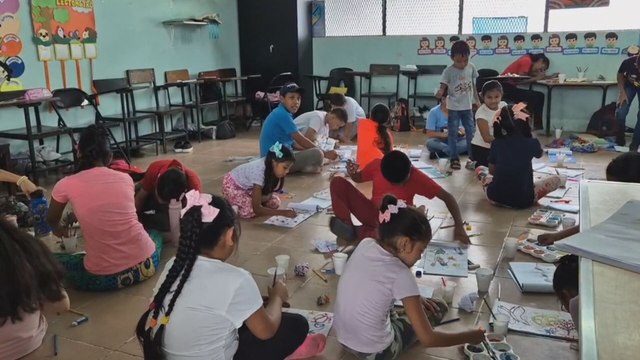 Niños se benefician de talleres de pintura en Coclé
