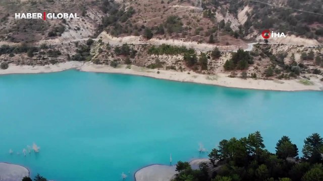 Rengiyle görenleri hayran bırakıyor: Kamp yapmak isteyenlerin uğrak mekanı