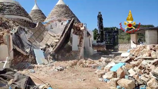 Esplosione in un trullo: ingegnere 55enne muore intrappolato sotto macerie, la moglie ustionata (12.08.24)