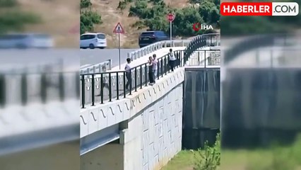 Çocukların metrelerce yüksek viyadükteki tehlikeli oyunu kamerada