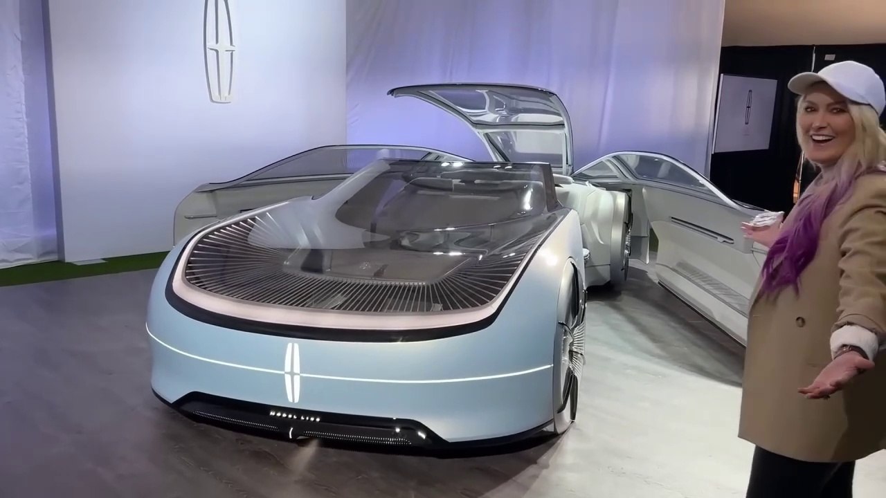 New Lincoln Model L100 Concept has a Cinema Floor