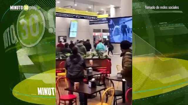 Impresionante pelea de hinchas del Junior y el América de Cali en aeropuerto de Santiago de Chile
