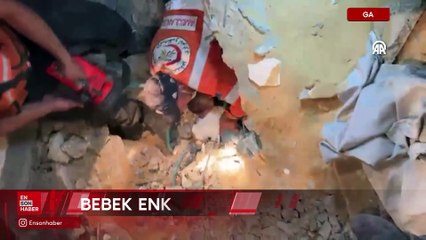 Gazzeli minik bebek enkaz altından yara almadan kurtarıldı