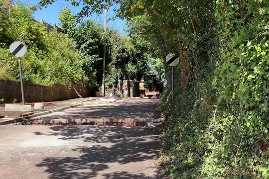 Pounds Hill roadworks under way (Will Goddard, Crediton Courier)