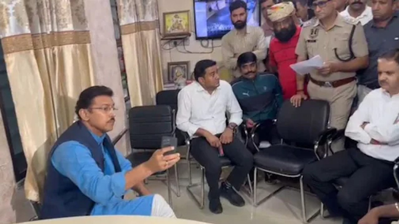 जयपुर में पुलिस ने आर्मी जवान को थाने में नंगा कर पीटा