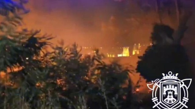 Actuación de los Bomberos de Burgos en la ladera del Castillo