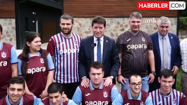 Ortahisar Belediye Başkanı Ahmet Kaya, En Mutlu Köy'deki özel bireylere sürpriz yaparak doğum günü kutlaması yaptı