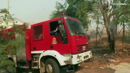 حرائق اليونان تشتعل بلا هوادة: إجلاء مئات السكان وسط جهود مضنية للسيطرة على النيران