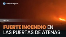 Miles de evacuados por un incendio forestal en las puertas de Atenas