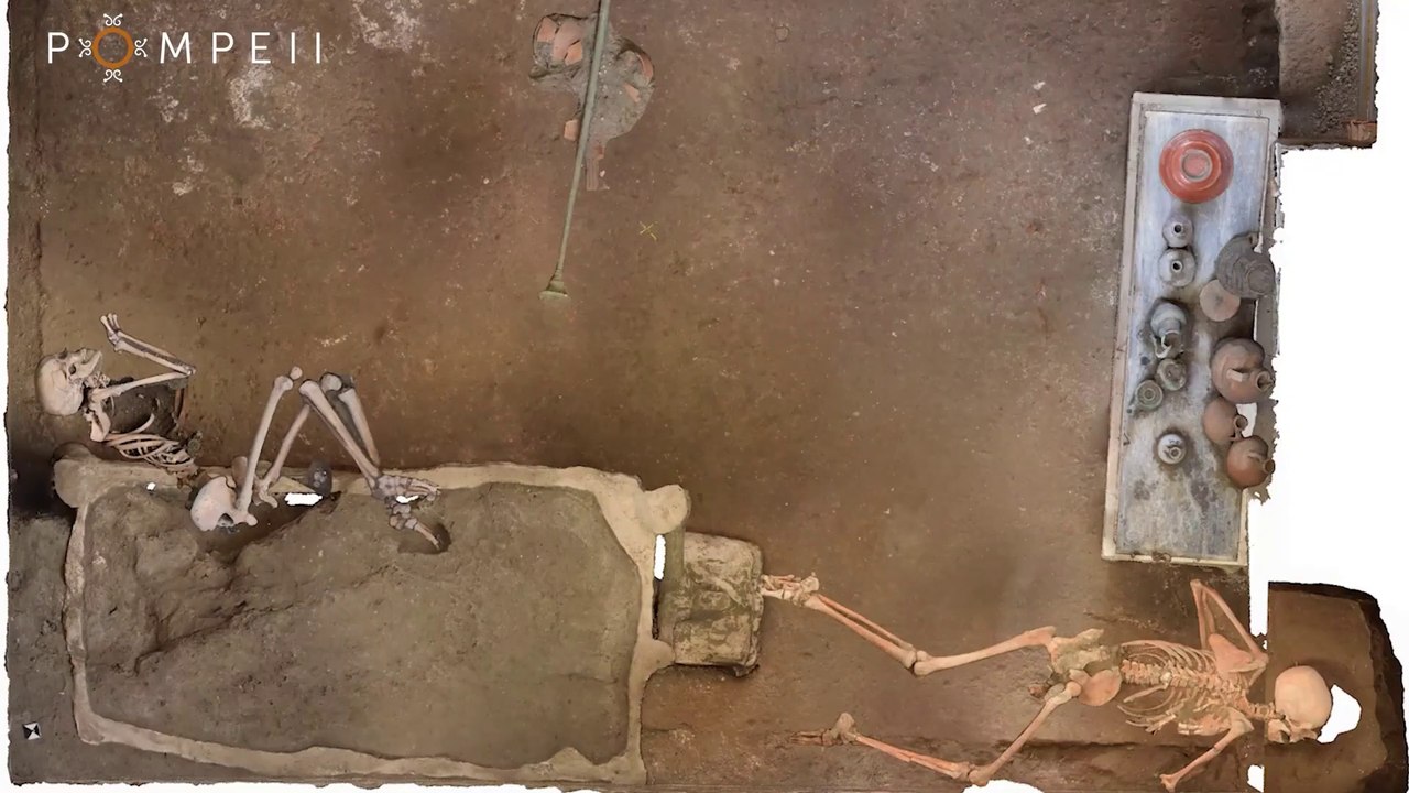 Pompeya, los restos de otras dos víctimas de la erupción encontrados en la Regio IX