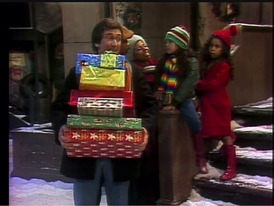 Christmas Eve on Sesame Street (1978) - Oscar The Grouch sings We Are All Earthlings (HD)