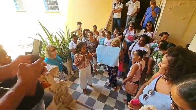 Greve dos servidores municipais em Santo Amaro: Prefeita não recebe manifestantes