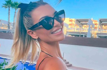 Video: Pukeutuneena pieneen mustaan bikineihin, vaikuttaja nauttii ajelusta pienellä moottoroidulla traktorilla