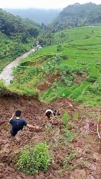 MENIKMATI ALAM