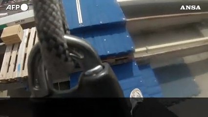 Dondolarsi a 120 metri dal tetto di un hotel, a Berlino l'altalena piu' alta d'Europa