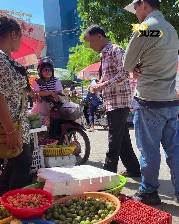 បុរស​២​នាក់​​ដើរ​ប្រមូល​លុយ​ភា​ស៊ី​​ពី​អ្នក​លក់ដូរ​តាម​កញ្ច្រែង ល្អី ត្រូវ​អាជ្ញាធរ ​និង​នគរបាល​ខណ្ឌ​ពោធិ៍​សែន​ជ័យ​ ឃាត់ខ្លួន