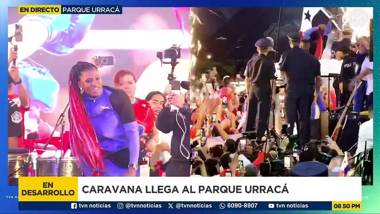 Momento en que Atheyna Bylon se abraza con su m...