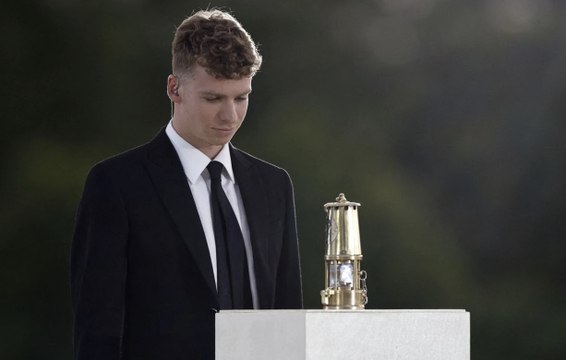 Léon Marchand : ce rôle crucial qui lui a été donné pour la cérémonie de clôture (et ce n'est pas porte-drapeau)