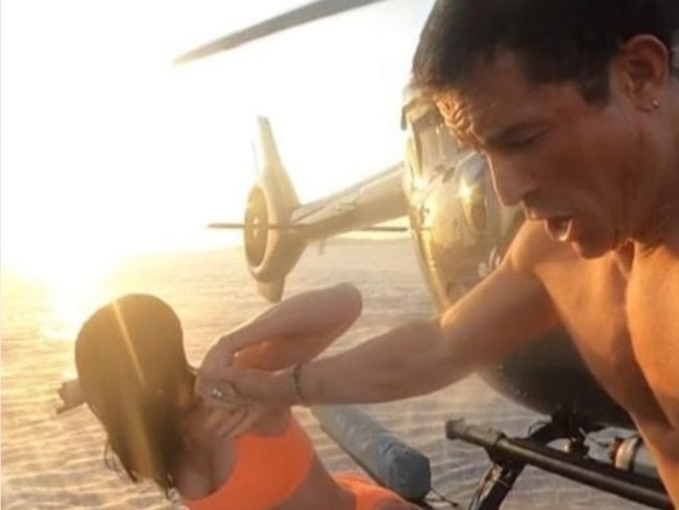 Katy Perry und Orlando Bloom springen aus Helikopter ins Meer