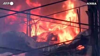 Grecia, le fiamme devastano le aree attorno ad Atene