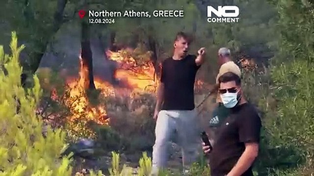 Atina'da çıkan yangın nedeniyle binlerce kişi tahliye edildi