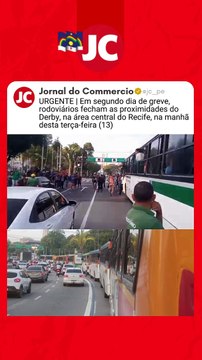 Em segundo dia de greve, rodoviários fecham as proximidades do Derby, na área central do Recife, na manhã desta terça-feira (13)
