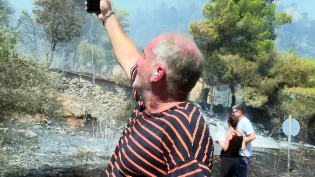 'Das Feuer kommt von überall': Anwohner entsetzt über Waldbrand bei Athen