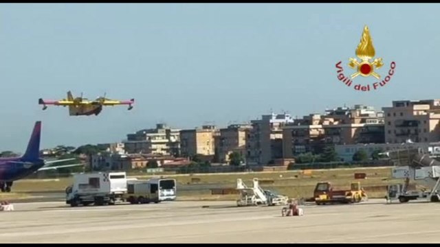 Incendi in Grecia: decollati da Roma due Canadair alla volta di Atene