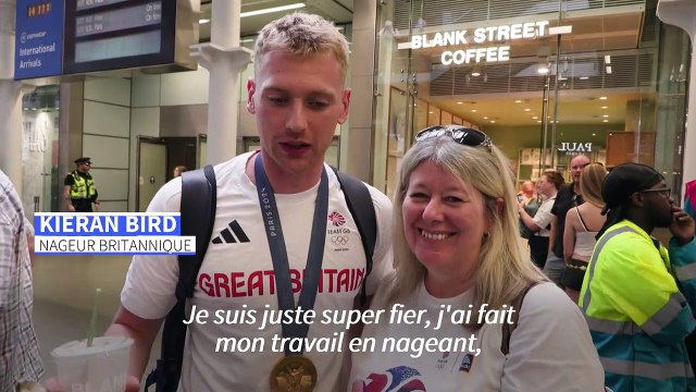 Les athlètes de la Team GB de retour à Londres après les JO