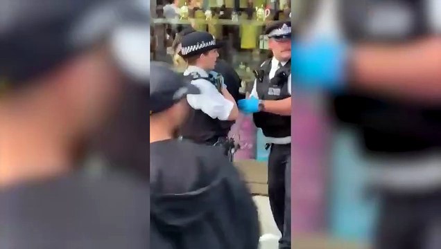 Un detenido por apuñalar a una niña y una mujer en el centro de Londres