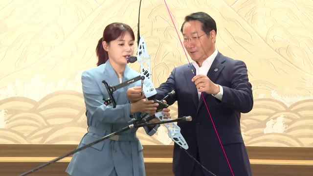 [인천] 양궁 여자 단체전 10연패 대기록 활 인천시에 기증 / YTN