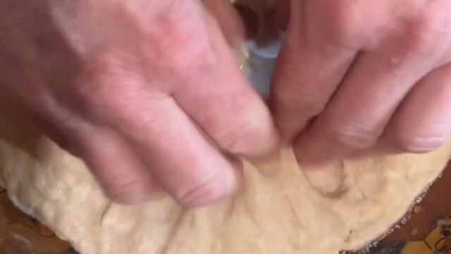 Baking enthusiast unveils the full process to transform freshly milled wheat into crunchy perfection