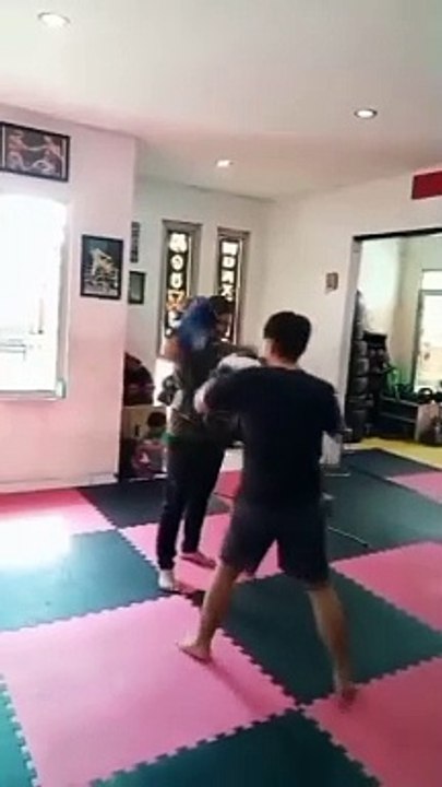 TRAINING MUAYTHAI