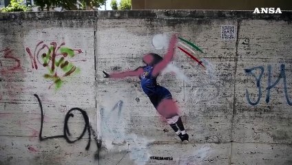 Vandalizzato il murale dedicato a Paola Egonu: spray rosa sulla pelle