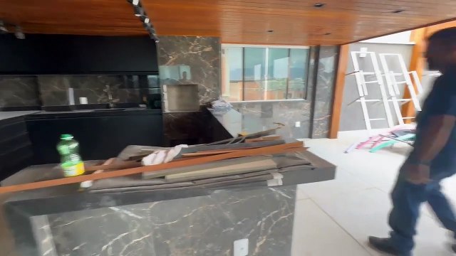 Força-tarefa encontra casa de luxo em ‘condomínio do tráfico’ na Maré