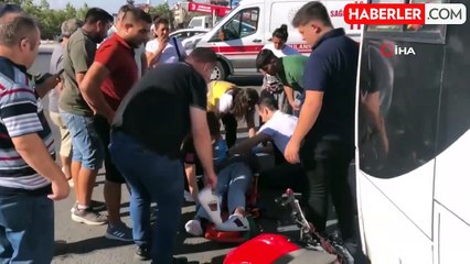 Minibüsle çarpışan 14 yaşındaki motosikletlinin ağır yaralandığı kaza kamerada